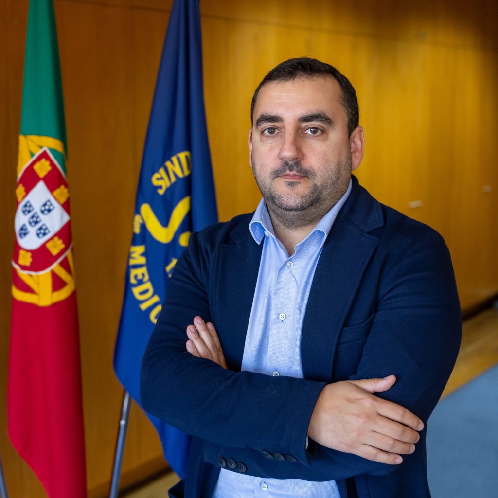 Médico de Saúde Pública na Unidade Local de Saúde (ULS) do Oeste. 
Licenciado pela Faculdade de Medicina da Universidade do Porto, tirou a especialidade em Saúde Pública em 2013, e em 2022 obteve o grau de Consultor.
Coordenador do Grupo Local do Programa de Prevenção e Controlo de Infeções e de Resistência aos Antimicrobianos (2014-2022) 
Coordenador local do Programa Nacional de Promoção da Saúde Oral e do Programa Nacional de Vacinação (2022-2023).

